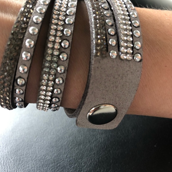 Similar to the Bar III 4 strand gray bracelet - Picture 6 of 10